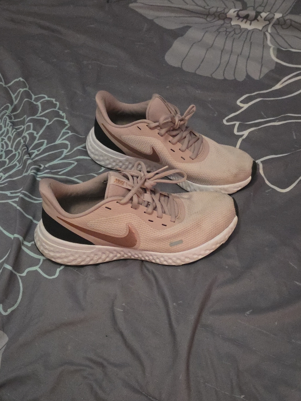 Nike Women's Light Pink Running Sneakers with Rose Gold Swoosh